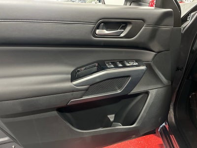 2025 Nissan Pathfinder SL 4WD