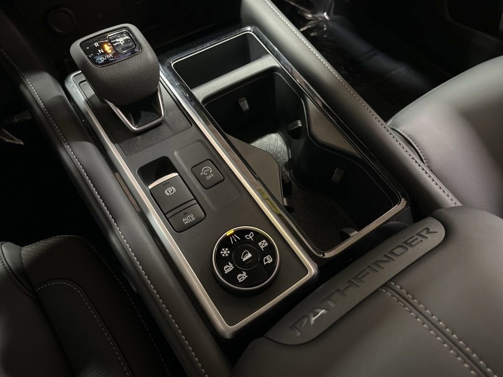 2025 Nissan Pathfinder SL 4WD