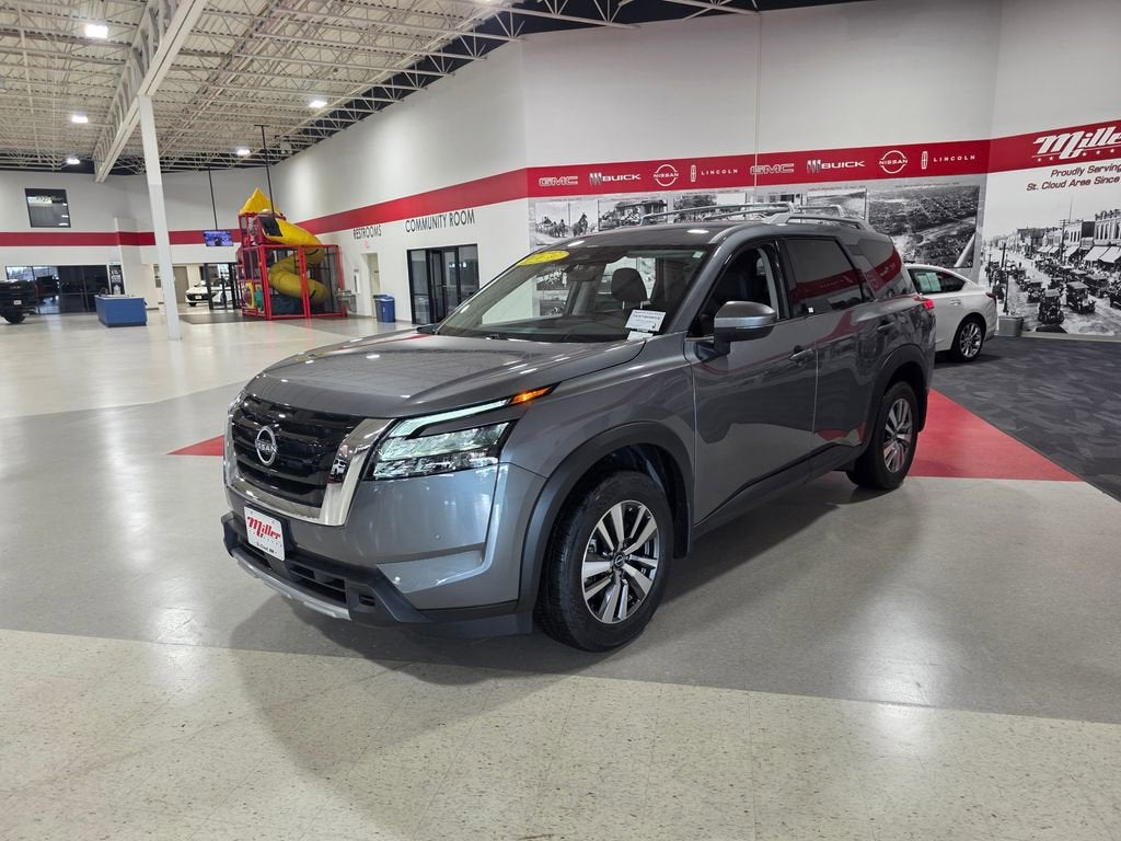 2025 Nissan Pathfinder SL 4WD
