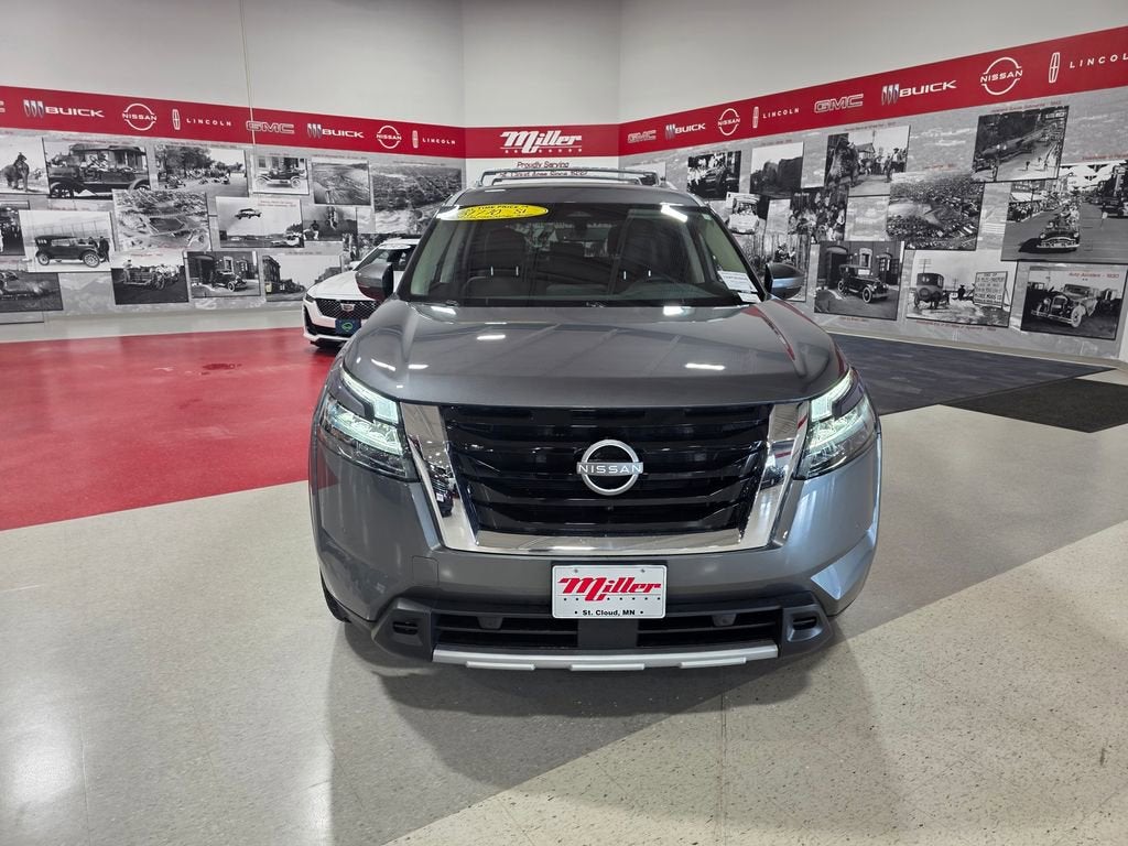2025 Nissan Pathfinder SL 4WD