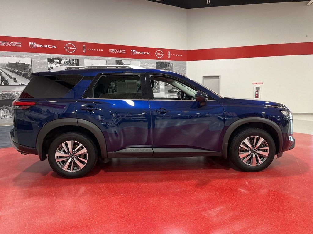 2022 Nissan Pathfinder SL