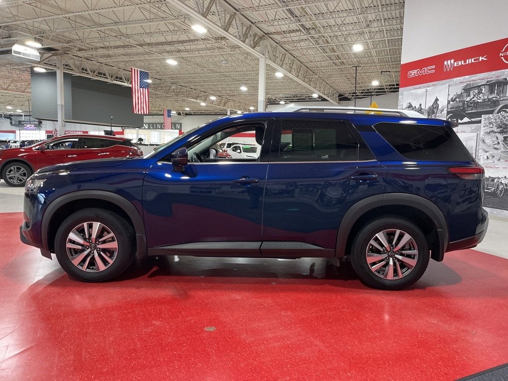 2022 Nissan Pathfinder SL