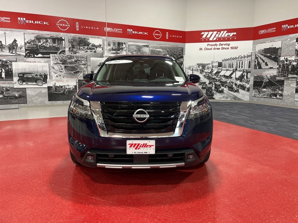 2022 Nissan Pathfinder SL