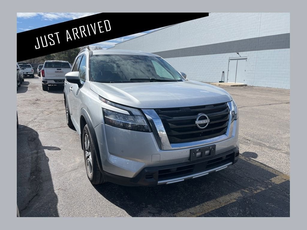 2023 Nissan Pathfinder SL 4WD