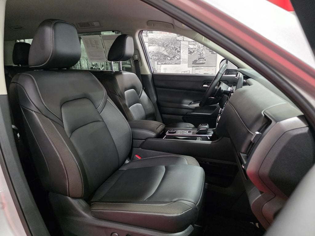 2023 Nissan Pathfinder SL 4WD
