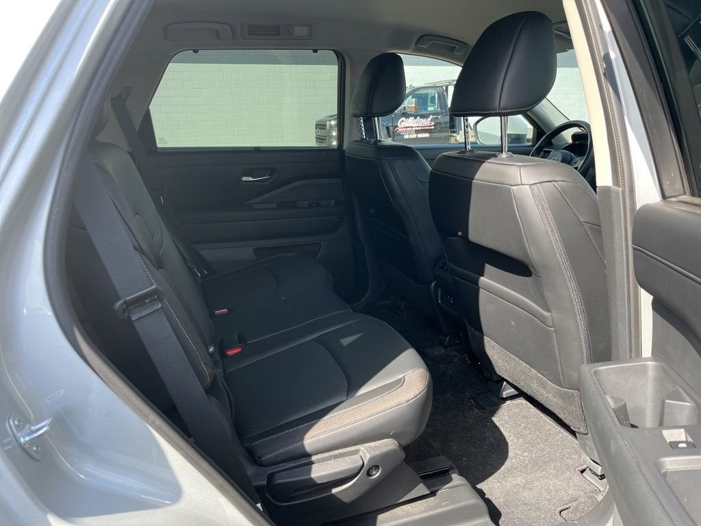 2023 Nissan Pathfinder SL 4WD