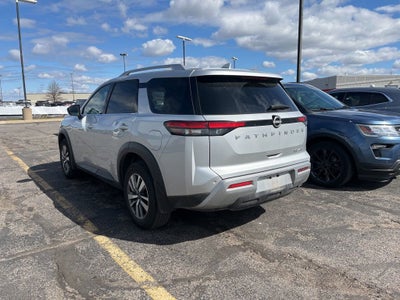 2023 Nissan Pathfinder SL 4WD