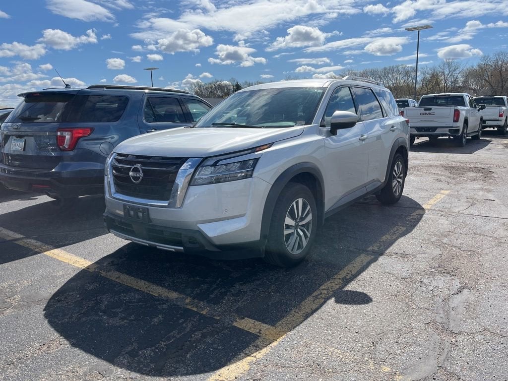 2023 Nissan Pathfinder SL 4WD