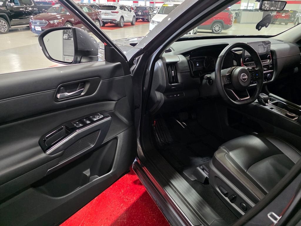 2023 Nissan Pathfinder SL 4WD