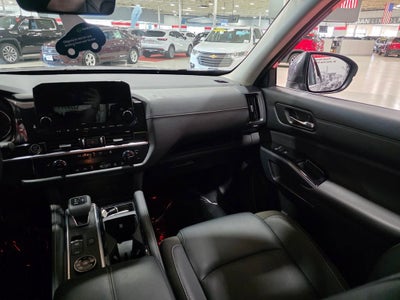 2023 Nissan Pathfinder SL 4WD