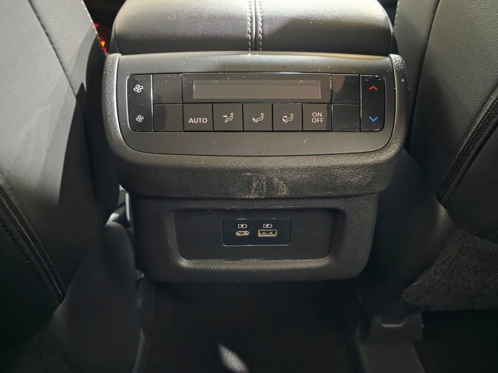 2023 Nissan Pathfinder SL 4WD