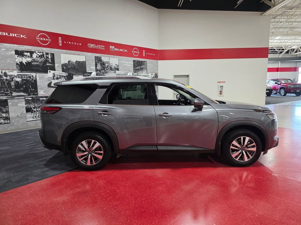 2023 Nissan Pathfinder SL 4WD