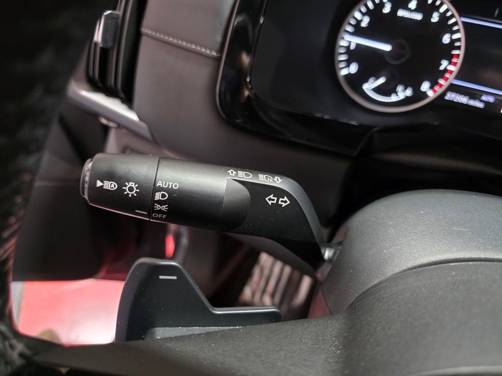 2023 Nissan Pathfinder SL 4WD
