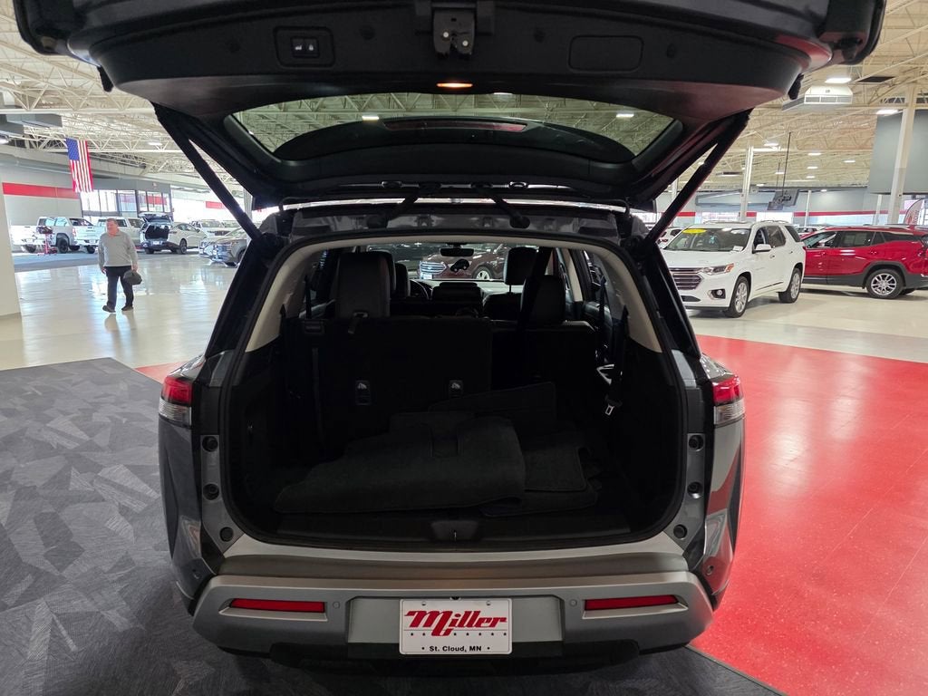 2023 Nissan Pathfinder SL 4WD