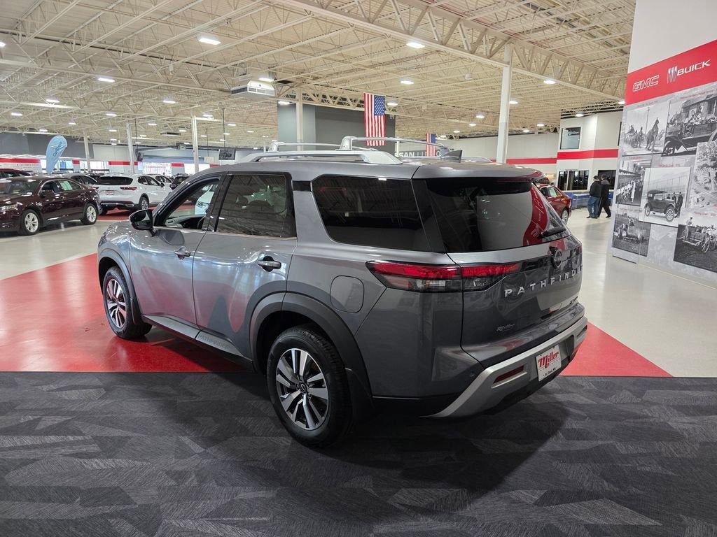 2023 Nissan Pathfinder SL 4WD