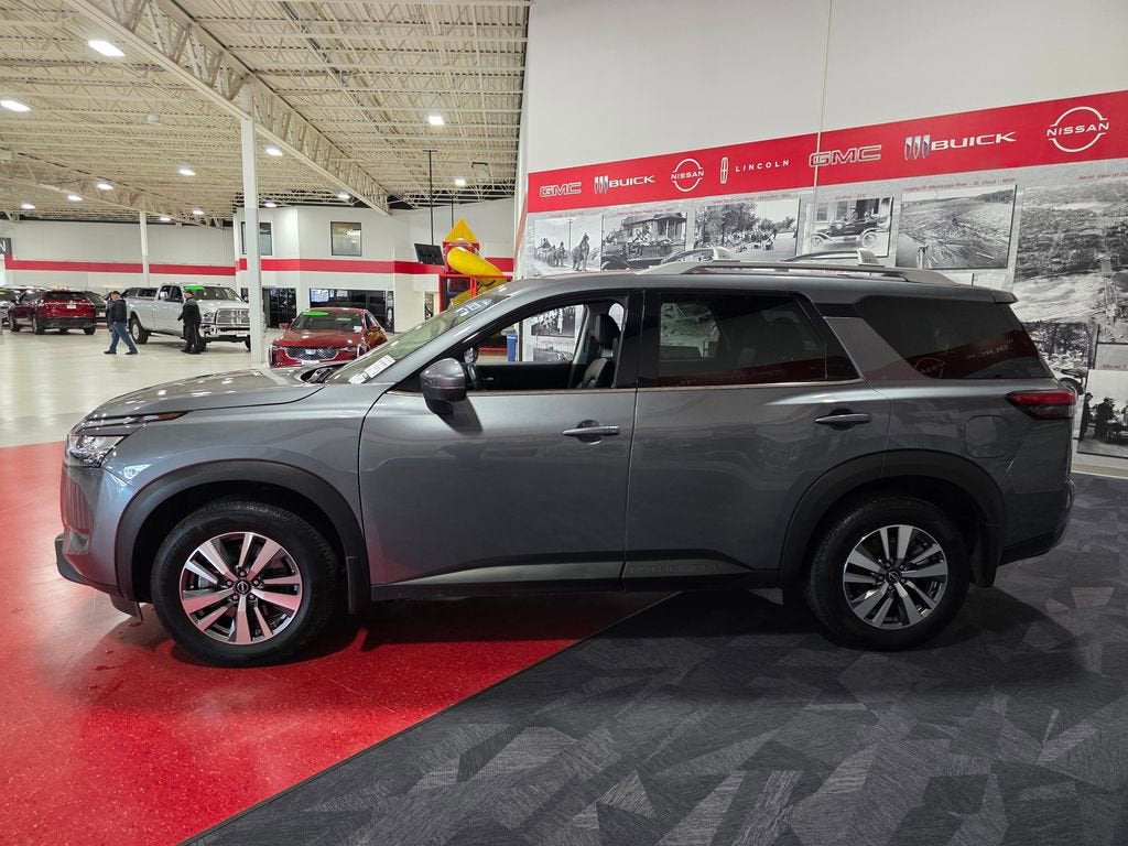 2023 Nissan Pathfinder SL 4WD