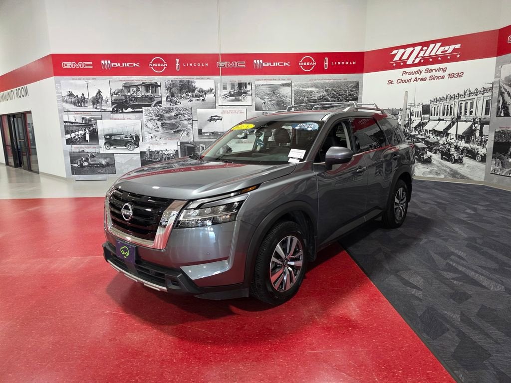 2023 Nissan Pathfinder SL 4WD