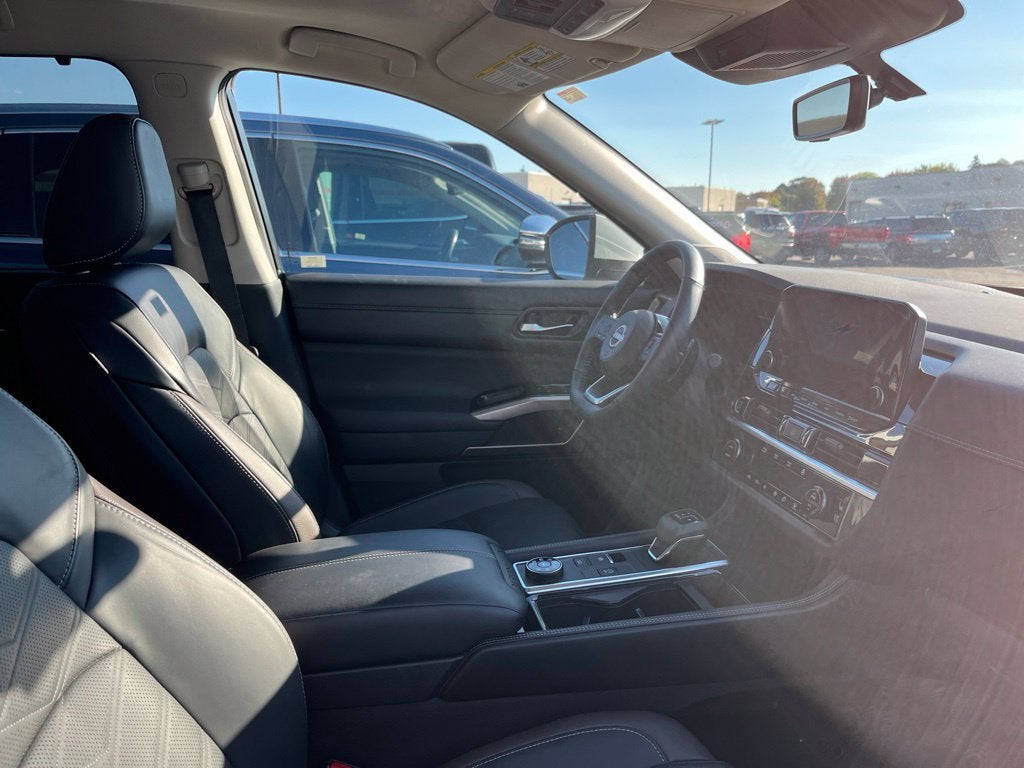 2023 Nissan Pathfinder Platinum 4WD