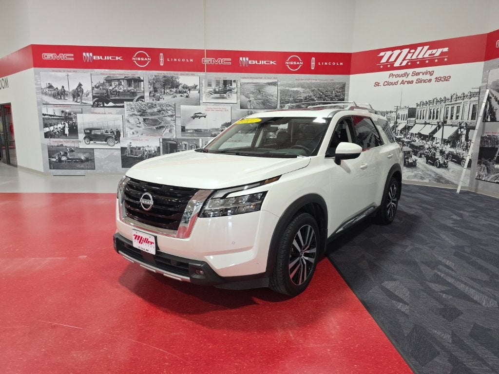2023 Nissan Pathfinder Platinum 4WD