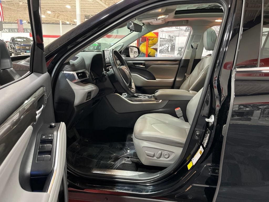 2022 Toyota Highlander Platinum