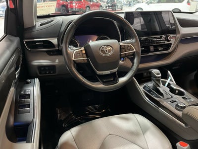 2022 Toyota Highlander Platinum