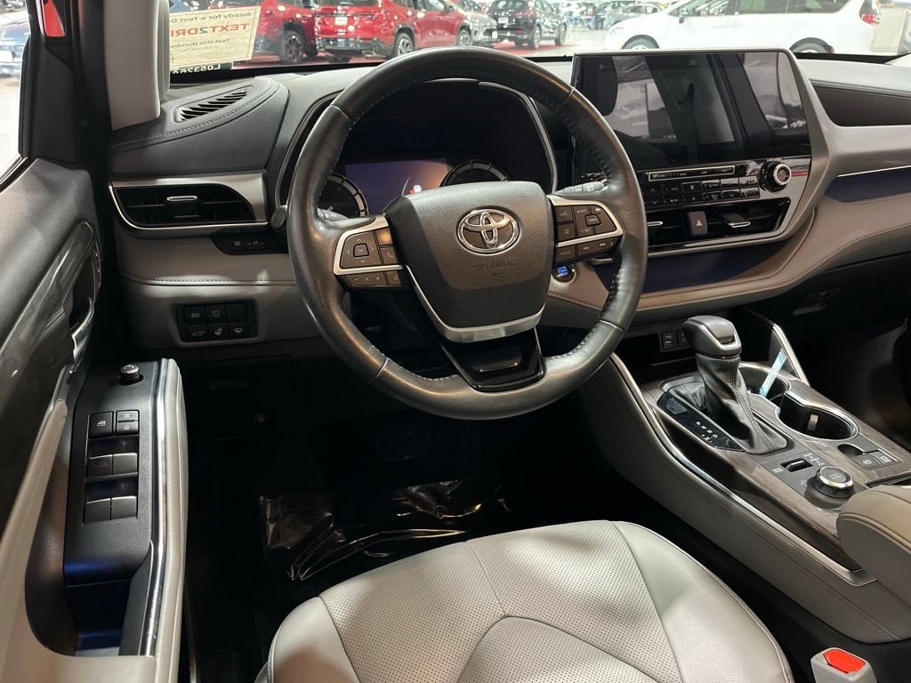 2022 Toyota Highlander Platinum