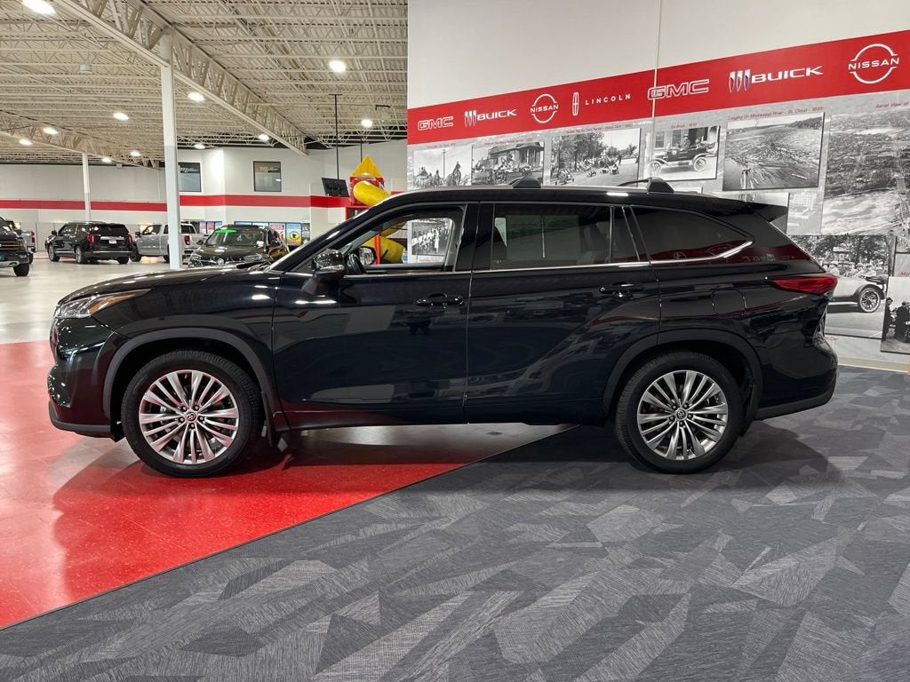 2022 Toyota Highlander Platinum