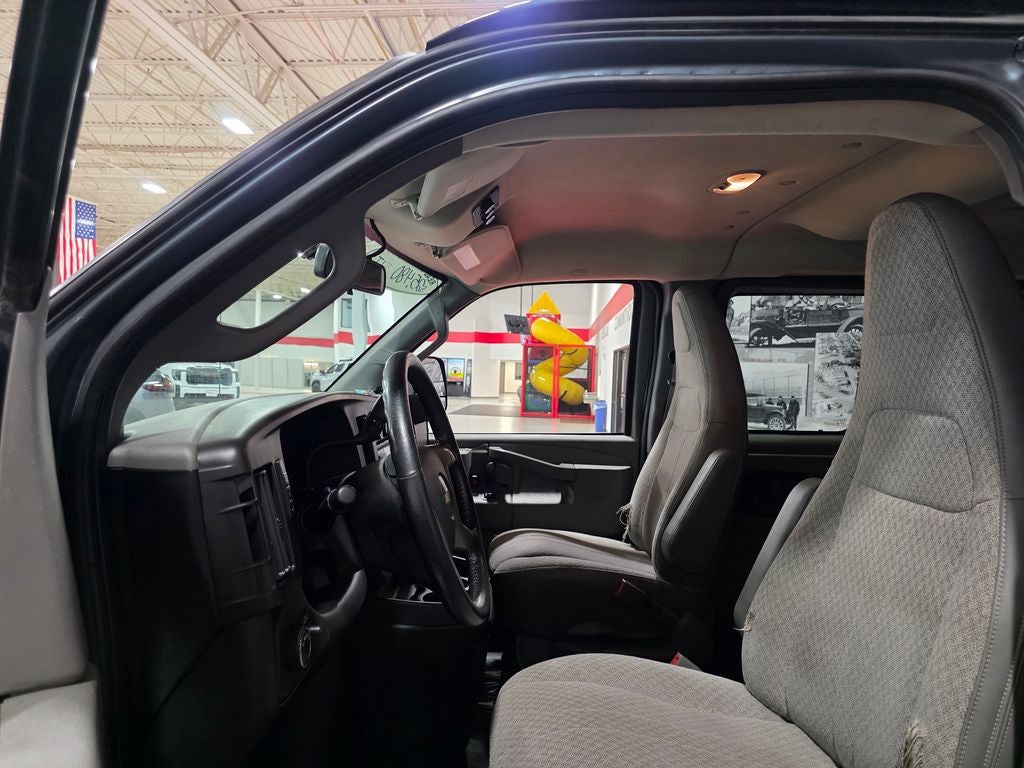 2017 Chevrolet Express 3500 LT Passenger