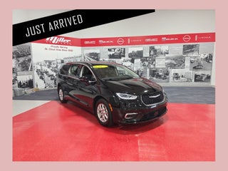 2024 Chrysler Pacifica Touring L CarBravo Certified