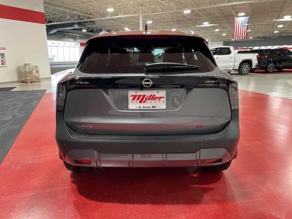 2025 Nissan Kicks SR