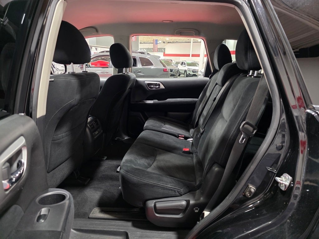 2016 Nissan Pathfinder SV