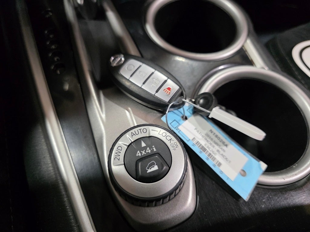 2016 Nissan Pathfinder SV