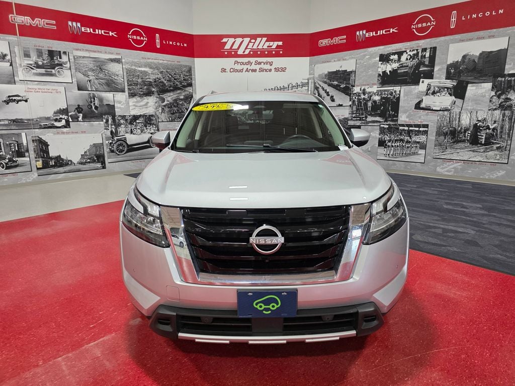 2023 Nissan Pathfinder SL